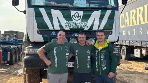 Guss Caro - camión Rally Dakar ayuda en Valencia Guss Caro - camión Rally Dakar ayuda en Valencia