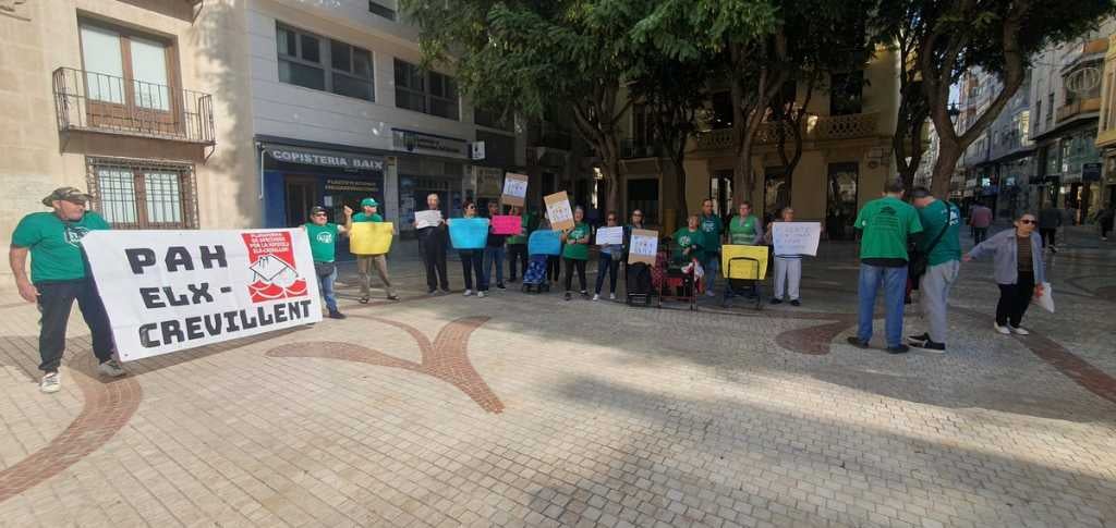 La PAH Elx-Crevillent pide reunirse con al alcalde Pablo Ruz para abordar la política de vivienda de el municipio La PAH Elx-Crevillent pide reunirse con al alcalde Pablo Ruz para abordar la política de vivienda de el municipio