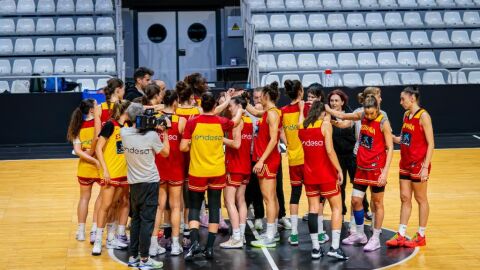 La selecci&oacute;n femenina juega esta noche en el Ciutat de Castell&oacute;