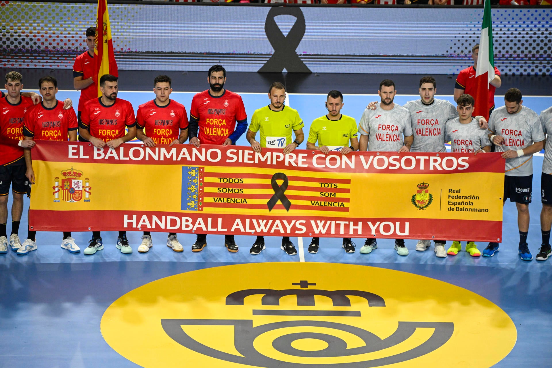Paco Blázquez, presidente de la Federación de Balonmano: "Dudamos en jugar pero necesitamos evadirnos dos horas de la catástrofe" Paco Blázquez, presidente de la Federación de Balonmano: "Dudamos en jugar pero necesitamos evadirnos dos horas de la catástrofe"