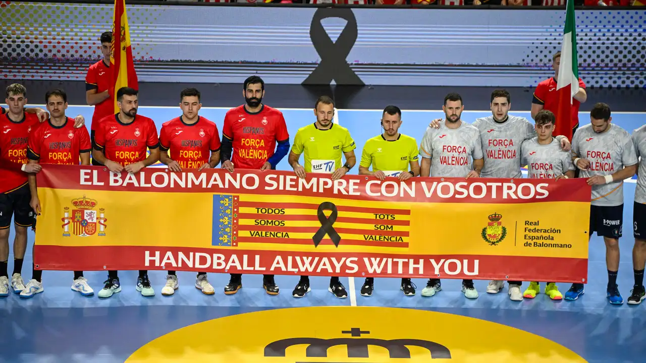 Paco Blázquez, presidente de la Federación de Balonmano: "Dudamos en jugar pero necesitamos evadirnos dos horas de la catástrofe" Paco Blázquez, presidente de la Federación de Balonmano: "Dudamos en jugar pero necesitamos evadirnos dos horas de la catástrofe"