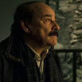 El actor Eduard Fernández en un fotograma de la película 'Marco'