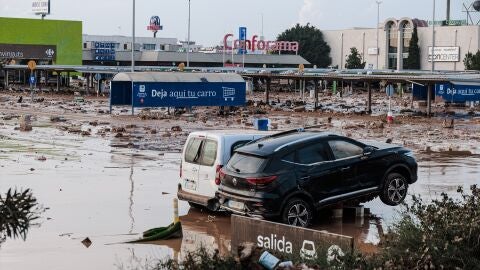 El p&aacute;nico de un vecino de Alfafar durante la Dana: &quot;Nos refugiamos en una gasolinera y los coches golpeaban las bombonas de butano&quot;