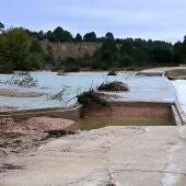 Tirig y Canet lo Roig obligados a abastecerse de agua con cubas por las infraestructuras que se llevó la DANA