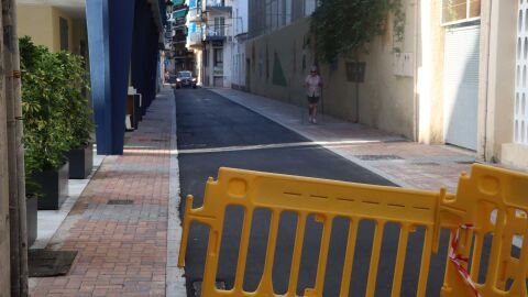 Benidorm finaliza a tiempo para las fiestas las obras de renovaci&oacute;n de las redes de alcantarillado y agua potable de la calle P&eacute;rez Martorell