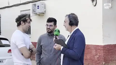 Dos jóvenes madrileños llevan una furgoneta llena de comida hasta Alfafar Dos jóvenes madrileños llevan una furgoneta llena de comida hasta Alfafar