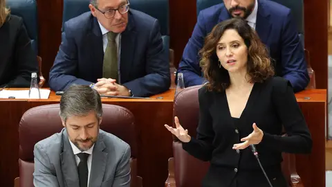 Ayuso responde a Más Madrid por el cambio climático: "Su partido algo sabe de calentamiento" Ayuso responde a Más Madrid por el cambio climático: "Su partido algo sabe de calentamiento"