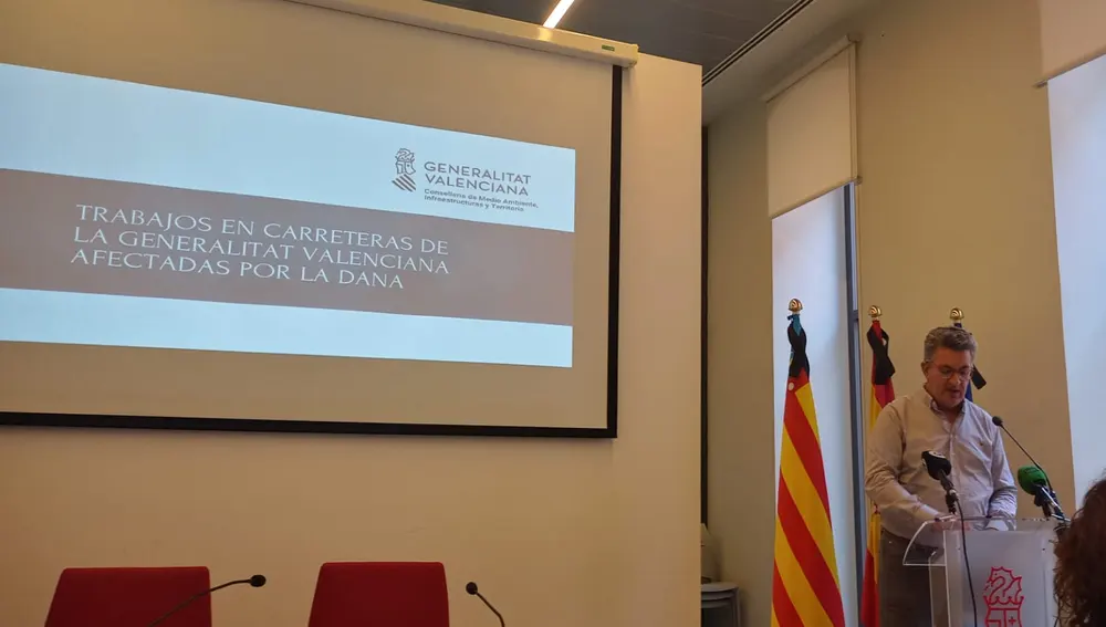 El Conseller ha comparecido para explicar el proceso de recuperación de la red de FGV y los trabajos en carreteras. El Conseller ha comparecido para explicar el proceso de recuperación de la red de FGV y los trabajos en carreteras.
