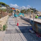 La Vila Joiosa comienza la reparación de los desperfectos del paseo de la playa del Tío Roig 