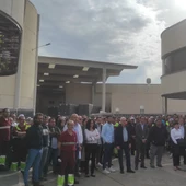 Paro diez minutos en Félix Solís en solidaridad por las víctimas de la DANA Paro diez minutos en Félix Solís en solidaridad por las víctimas de la DANA