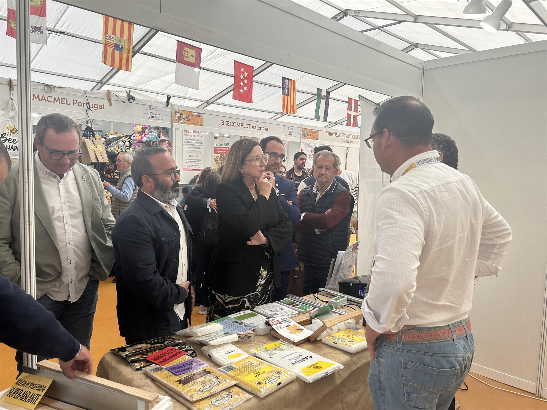 La Junta llevará a Bruselas la petición de los apicultores extremeños de revisar el número de colmenas para pedir ayudas La Junta llevará a Bruselas la petición de los apicultores extremeños de revisar el número de colmenas para pedir ayudas
