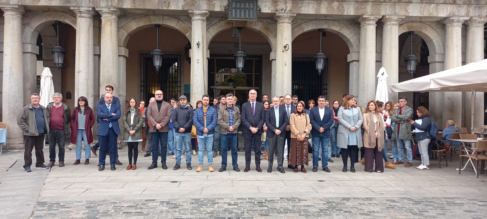 Sindicatos y patronal celebran 10 minutos de silencio por las víctimas de la DANA Sindicatos y patronal celebran 10 minutos de silencio por las víctimas de la DANA