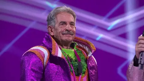 Miguel Ángel Revilla aparece tras la máscara de Brócoli en el programa Mask Singer Miguel Ángel Revilla aparece tras la máscara de Brócoli en el programa Mask Singer