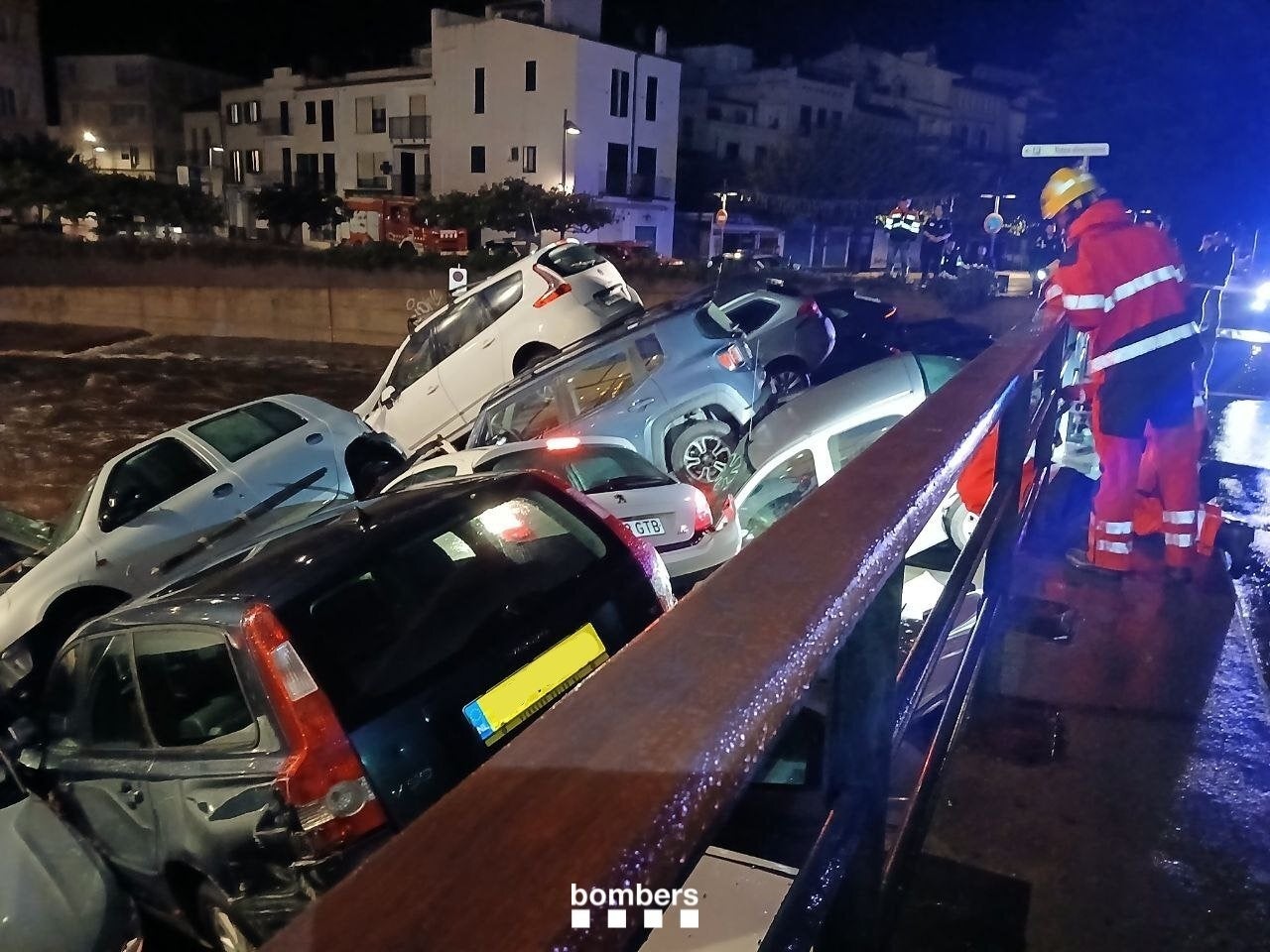 Las imágenes y vídeos de las lluvias torrenciales en Cadaqués: la riera arrastra más de 30 coches durante la madrugada Las imágenes y vídeos de las lluvias torrenciales en Cadaqués: la riera arrastra más de 30 coches durante la madrugada