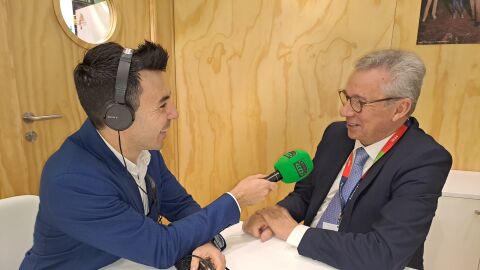 Carles Lamelo entrevista al director general de turismo del Govern, Josep Aloy, en el marco de la World Travel Market de Londres