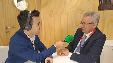 Carles Lamelo entrevista al director general de turismo del Govern, Josep Aloy, en el marco de la World Travel Market de Londres Carles Lamelo entrevista al director general de turismo del Govern, Josep Aloy, en el marco de la World Travel Market de Londres