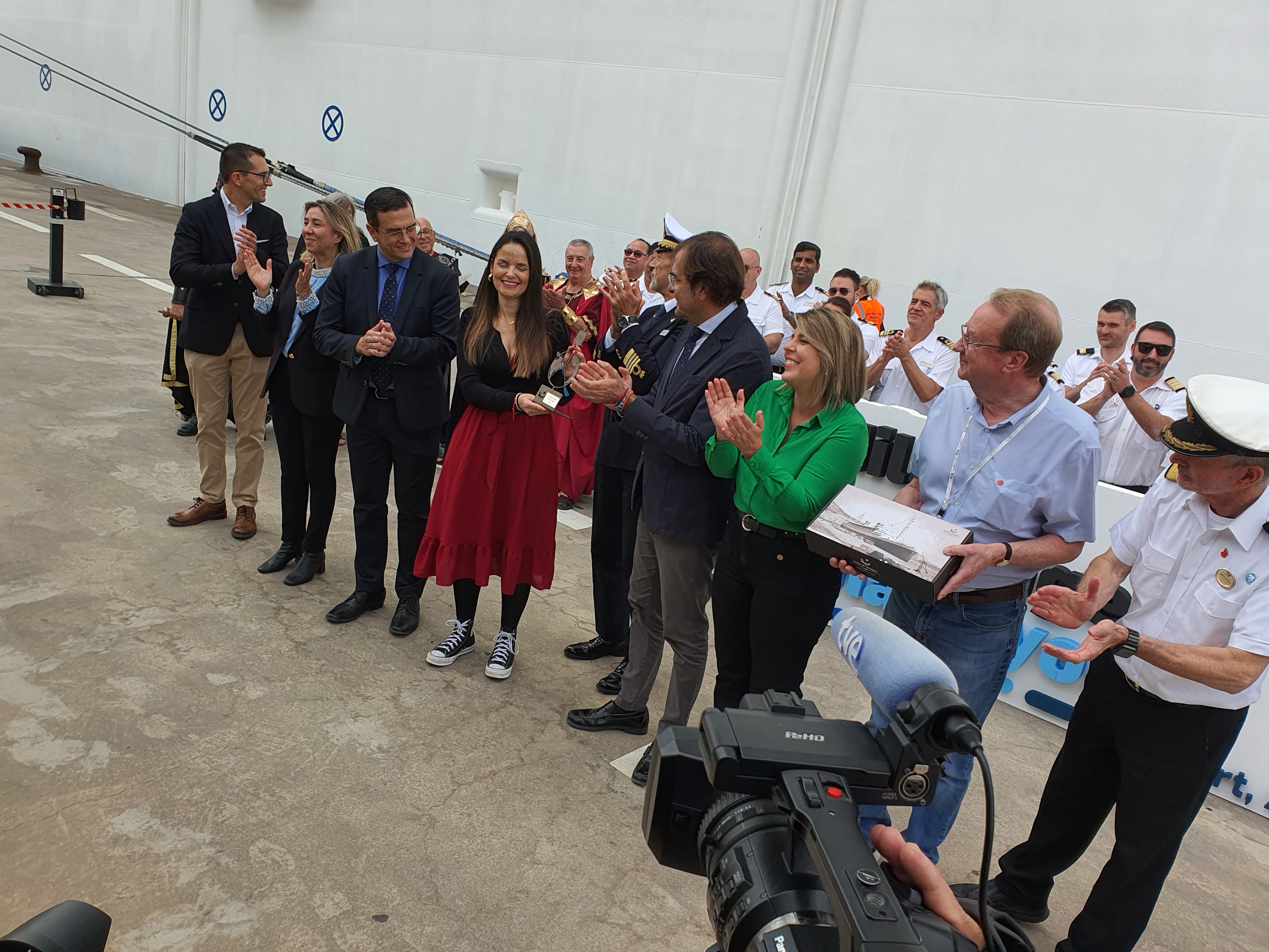 Cartagena recibe a su crucerista 2,5 millones Cartagena recibe a su crucerista 2,5 millones