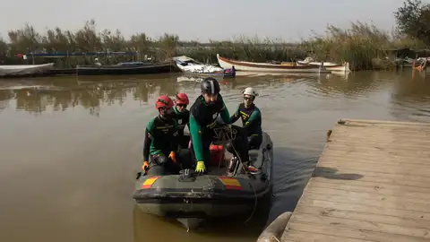 Despliegue de efectivos de la Guardia Civil en búsqueda de desaparecidos en la Albufera. Despliegue de efectivos de la Guardia Civil en búsqueda de desaparecidos en la Albufera.