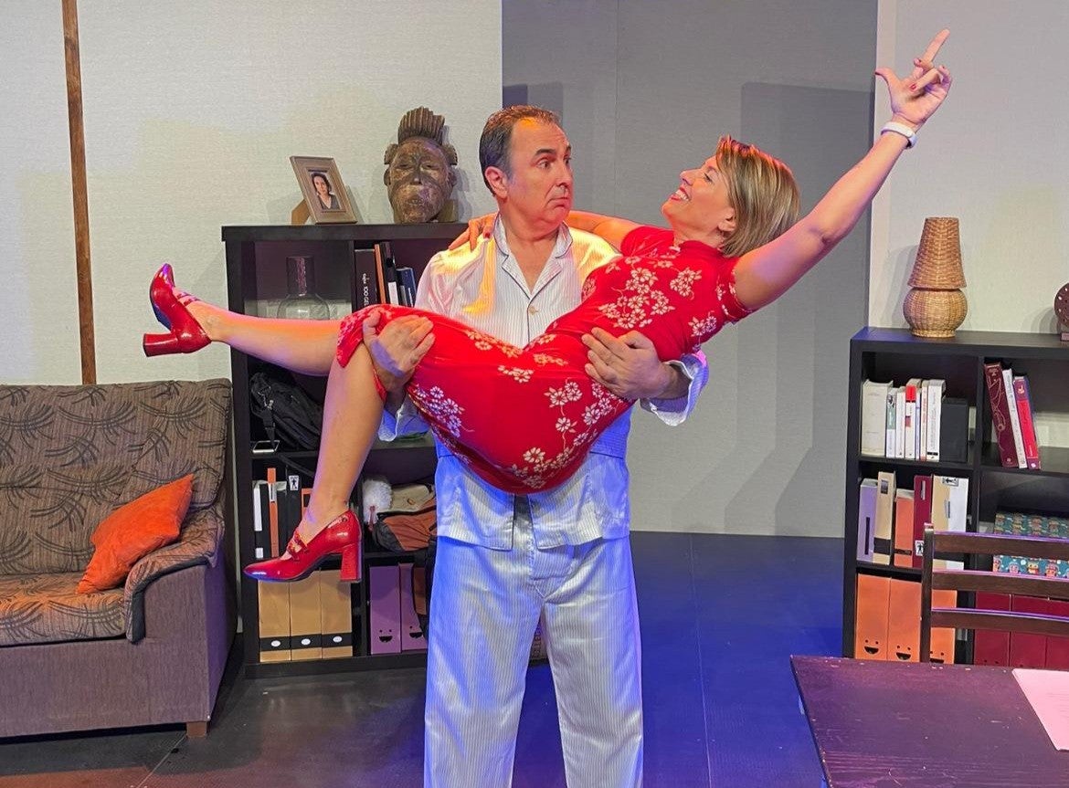 El Teatro Circo de Orihuela recibe este domingo al dramaturgo Carlos Maluenda con la comedia 'Fondillón para dos' El Teatro Circo de Orihuela recibe este domingo al dramaturgo Carlos Maluenda con la comedia 'Fondillón para dos'