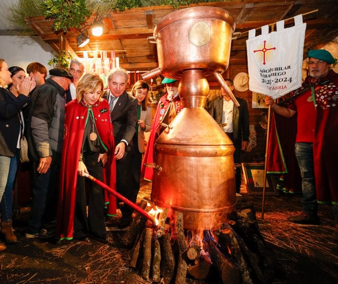 Potes da inicio a la 33 Fiesta del Orujo con el periodista José Ribargoda como Orujero Mayor Potes da inicio a la 33 Fiesta del Orujo con el periodista José Ribargoda como Orujero Mayor