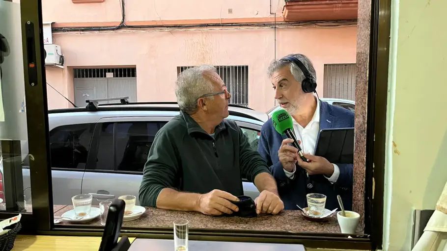 Alsina, desde uno de los bares que ha reabierto sus puertas tras la DANA en Valencia. Alsina, desde uno de los bares que ha reabierto sus puertas tras la DANA en Valencia.