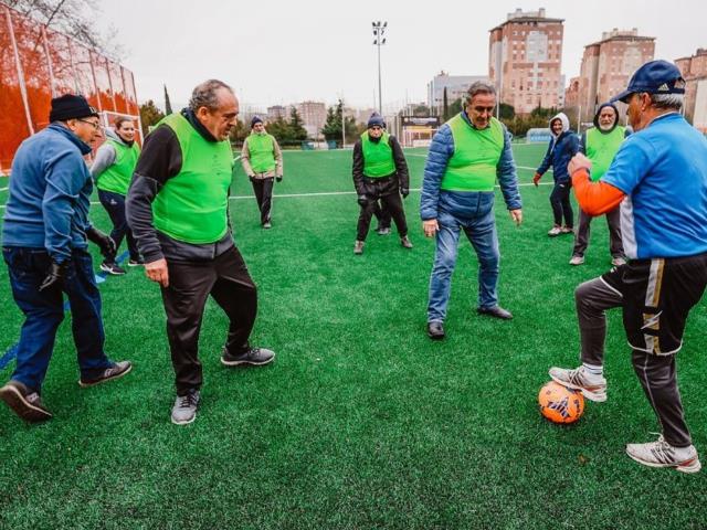Futbol caminant, una nova activitat a Vilanova per fomentar l'activitat física entre els majors de 60 anys Futbol caminant, una nova activitat a Vilanova per fomentar l'activitat física entre els majors de 60 anys