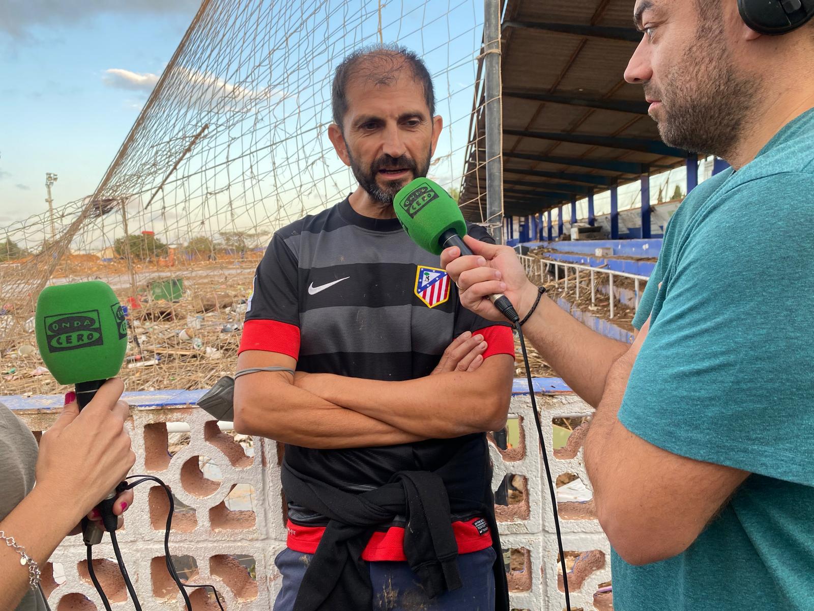 La ayuda del Atlético de Madrid da una alegría a los vecinos de Paiporta en medio de la catástrofe La ayuda del Atlético de Madrid da una alegría a los vecinos de Paiporta en medio de la catástrofe