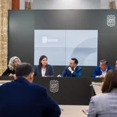 Patricia Cavada preside la sesión de este comité de análisis Patricia Cavada preside la sesión de este comité de análisis