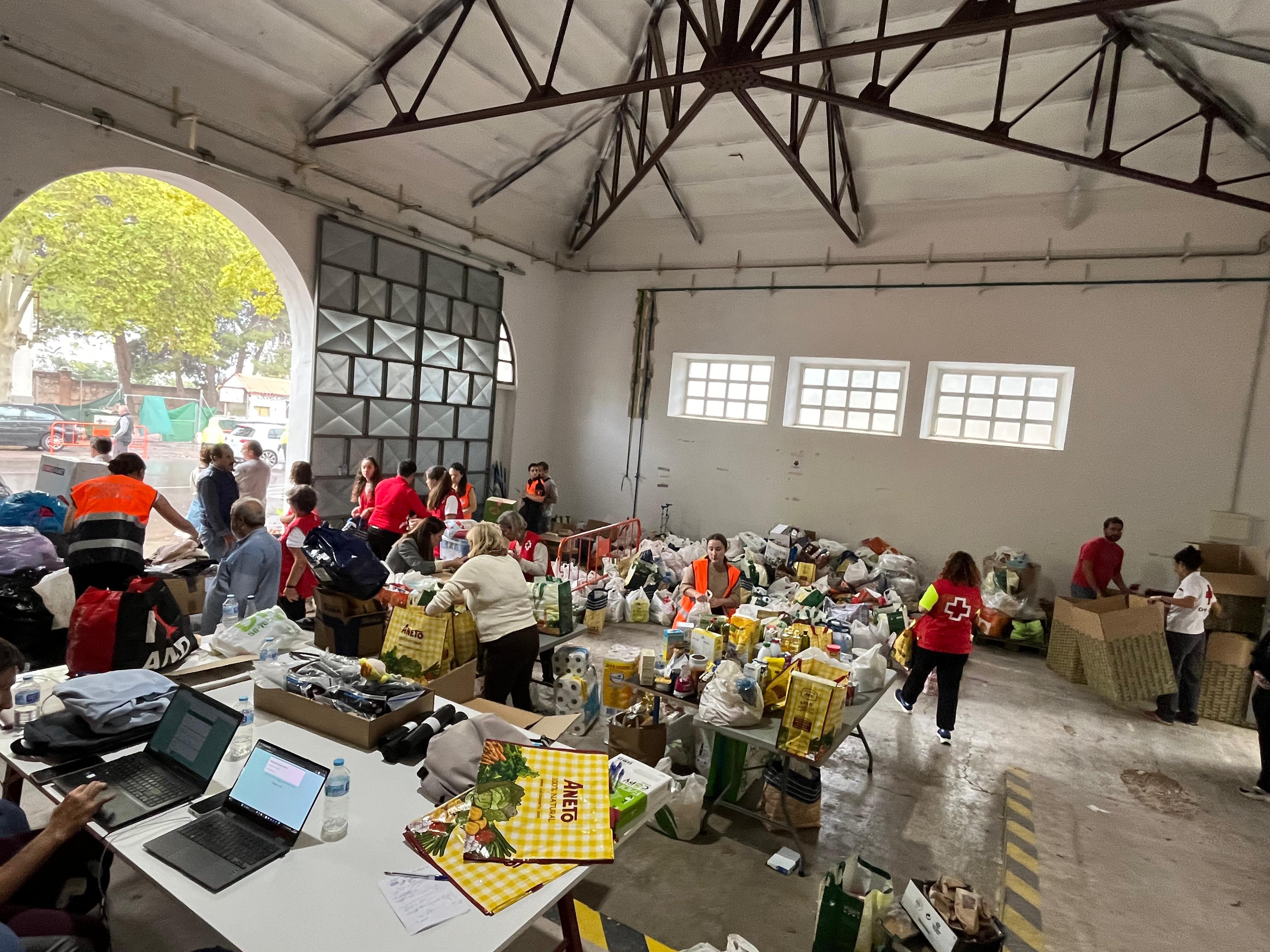 Cáritas y Banco de Alimentos de Castellón piden que no se haga más donación de comida y ropa Cáritas y Banco de Alimentos de Castellón piden que no se haga más donación de comida y ropa