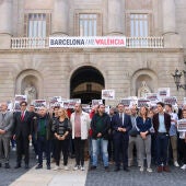 Aturada de 10 de minuts per la Comunitat Valenciana davant l'Ajuntament de Barcelona