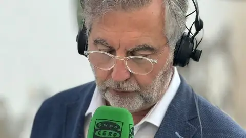 Carlos Alsina durante el Especial 'Más de uno' desde la zona cero de la Dana Carlos Alsina durante el Especial 'Más de uno' desde la zona cero de la Dana