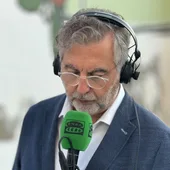 Carlos Alsina durante el Especial 'Más de uno' desde la zona cero de la Dana Carlos Alsina durante el Especial 'Más de uno' desde la zona cero de la Dana