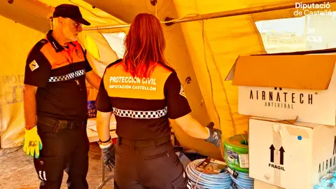 Los bomberos de Castellón siguen en la zona más devastada de Catarroja Los bomberos de Castellón siguen en la zona más devastada de Catarroja
