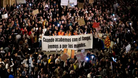 Valencia señala a Mazón y exige la dimisión del Consell: "No han sabido gestionar" Valencia señala a Mazón y exige la dimisión del Consell: "No han sabido gestionar"