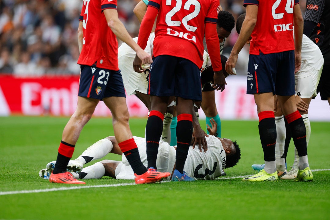 El Real Madrid golea a Osasuna y pierde por lesión a Rodrygo, Lucas y Militao, este último retirado en camilla y entre lágrimas El Real Madrid golea a Osasuna y pierde por lesión a Rodrygo, Lucas y Militao, este último retirado en camilla y entre lágrimas