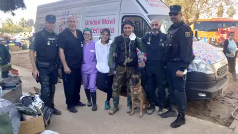 Especial de 'Como el perro y el gato' desde la zona cero de la DANA en Valencia Especial de 'Como el perro y el gato' desde la zona cero de la DANA en Valencia
