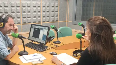 La enfermera de la prisión durante la primera entrevista que ha concedido, en los estudios de Onda Cero Huelva. La enfermera de la prisión durante la primera entrevista que ha concedido, en los estudios de Onda Cero Huelva.