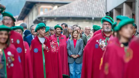 Cientos de personas presencian la proclamación de Quico Taronjí como Orujero Mayor de la Fiesta del Orujo de Potes Cientos de personas presencian la proclamación de Quico Taronjí como Orujero Mayor de la Fiesta del Orujo de Potes