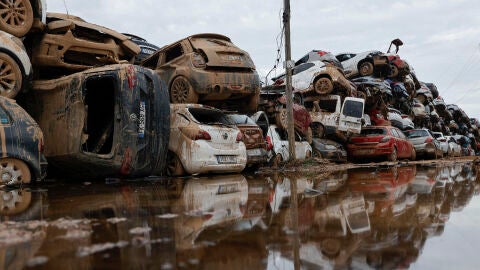 Coches afectados por la riada en Valencia Coches afectados por la riada en Valencia