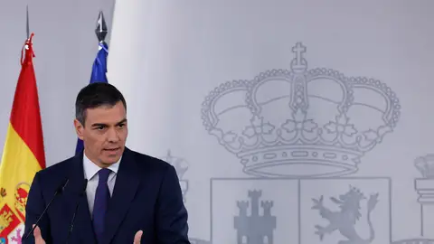 El presidente del Gobierno, Pedro Sánchez, comparece este lunes en rueda de prensa en el Palacio de la Moncloa El Gobierno aprueba el 'escudo laboral' para afectados por la DANA, con permisos del 100% del salario