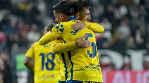 Jugadores de Las Palmas celebran un gol