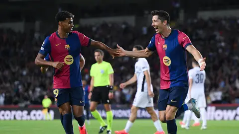 Lamine Yamal y Lewandowski celebran un gol del Barcelona Lamine Yamal y Lewandowski celebran un gol del Barcelona
