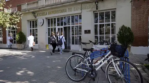 Un grupo técnico de trabajo Diputación-UVa estudia la posible integración de la Escuela de Enfermería en la Universidad de Valladolid .