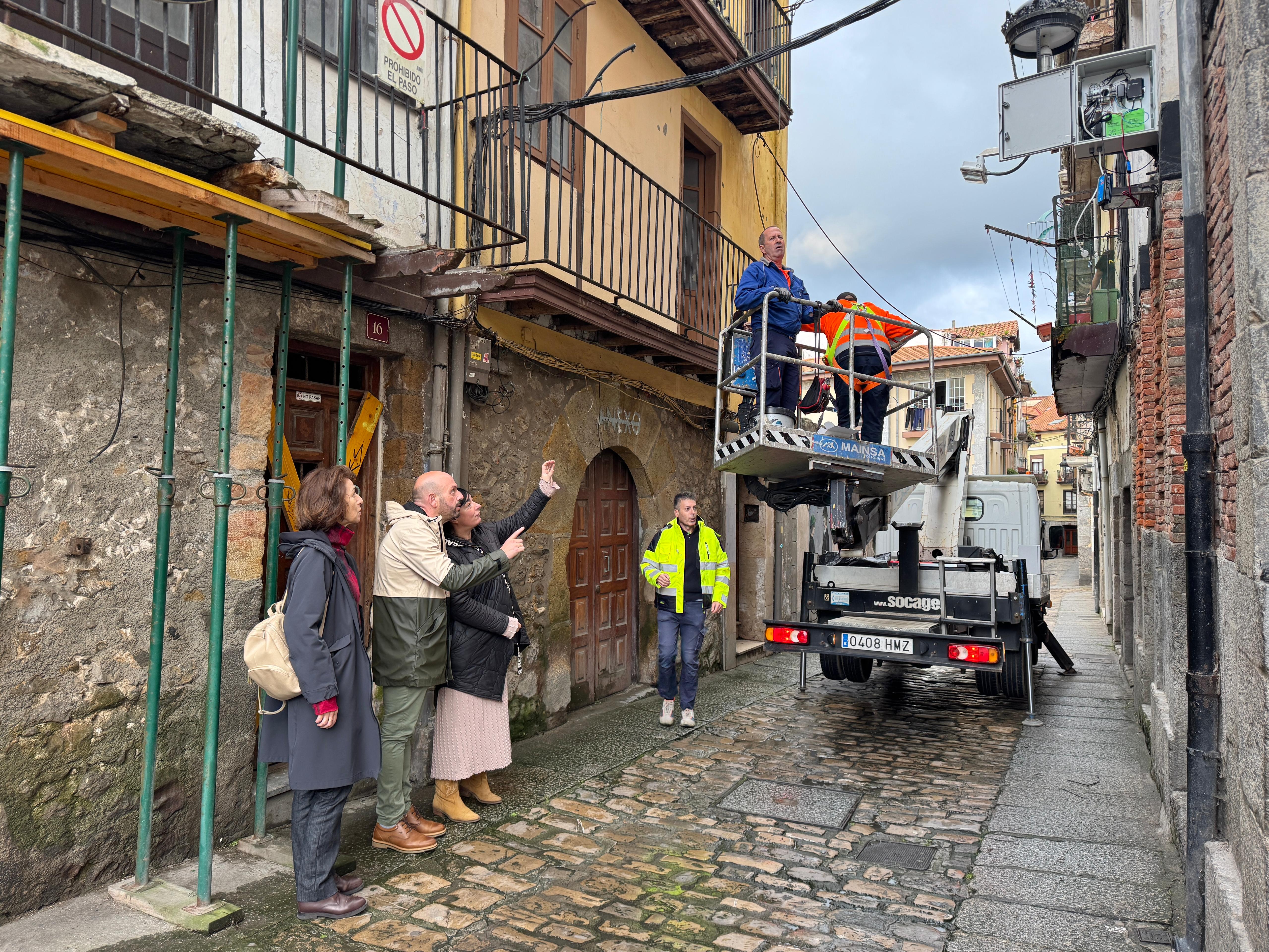 Laredo instala sensores en la Puebla Vieja para controlar el flujo de personas y vehículos Laredo instala sensores en la Puebla Vieja para controlar el flujo de personas y vehículos