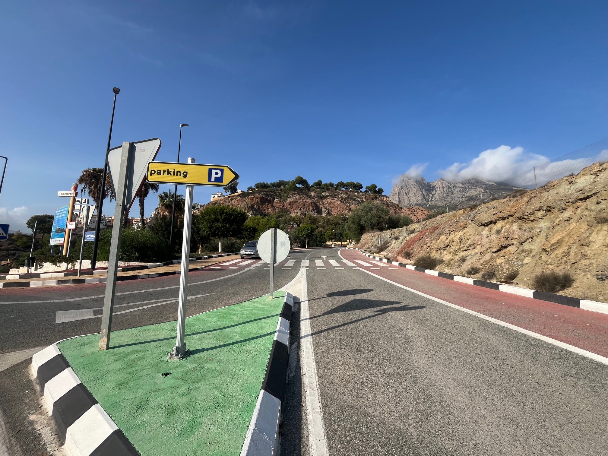 Finestrat arranca hoy las obras para mejorar el vial de acceso al parking por la Coba Finestrat arranca hoy las obras para mejorar el vial de acceso al parking por la Coba