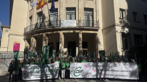 Casi medio centenar de trabajadores de CSIF