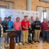 Foto familia ganadores XVIII Torneo de Golf