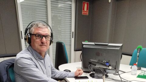 Luis Mulet en los estudios de Onda Cero Castell&oacute;n. 
