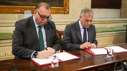 La Junta y el Ayuntamiento acuerdan coordinar y reforzar el control de viviendas de uso turístico La Junta y el Ayuntamiento acuerdan coordinar y reforzar el control de viviendas de uso turístico