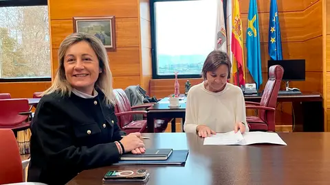 Reunión entre Lydia Espina y Carmen Moriyón Reunión entre Lydia Espina y Carmen Moriyón